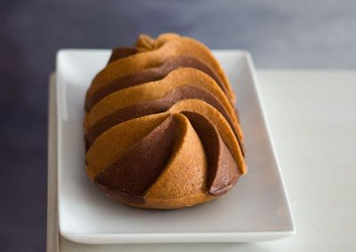 Bundt Cake de Tahini y Chocolate con glaseado de Coco