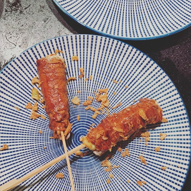 brochetas japonesas cebolla frita crujiente