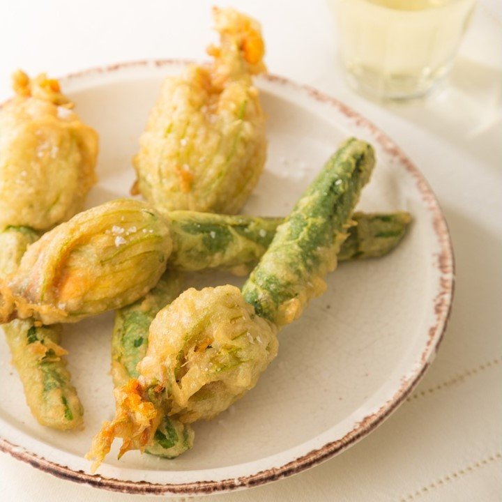 flores-calabacin-rellenas receta de flores de calabacín en tempura