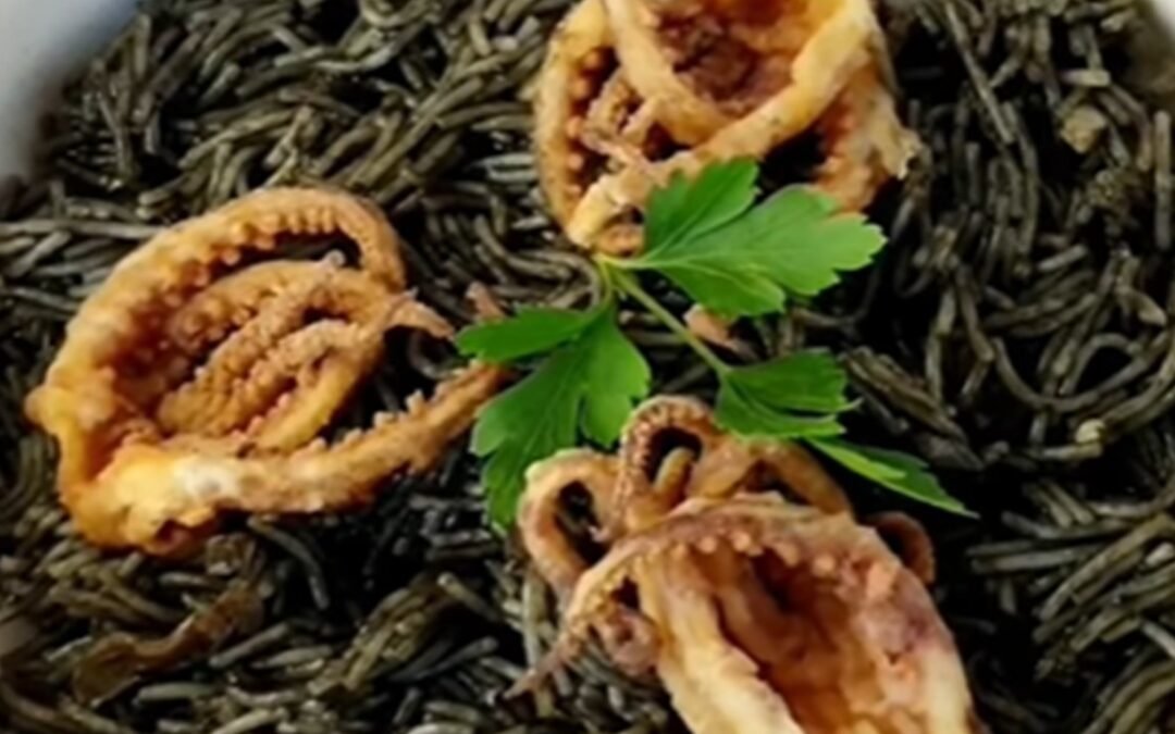 Receta de FIDEUÁ NEGRA CON CRUJIENTE DE POTA