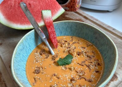 Cómo hacer GAZPACHO DE SANDÍA CON CEBOLLA FRITA