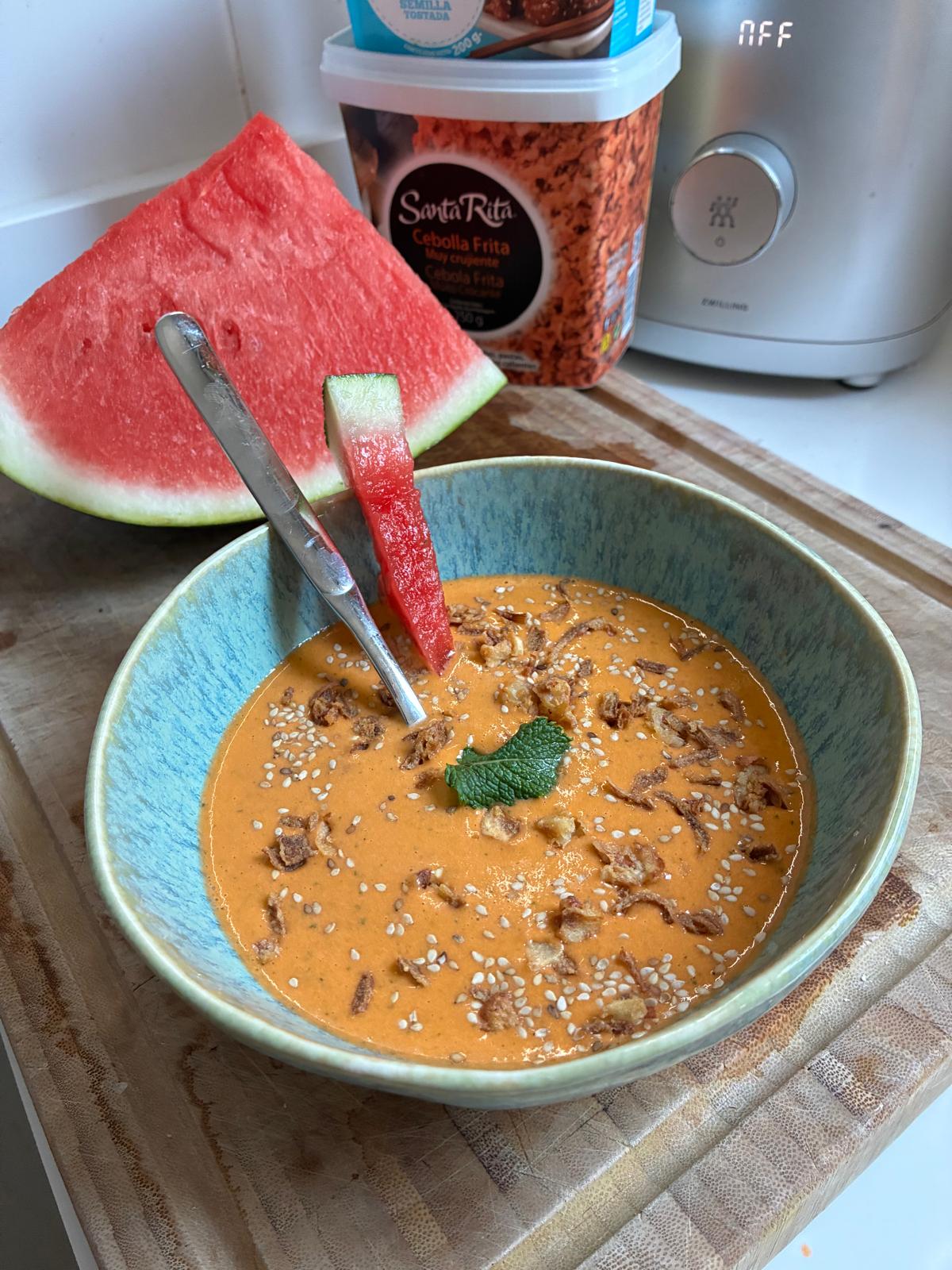 gazpacho-sandia-receta gazpacho de sandía con cebolla frita